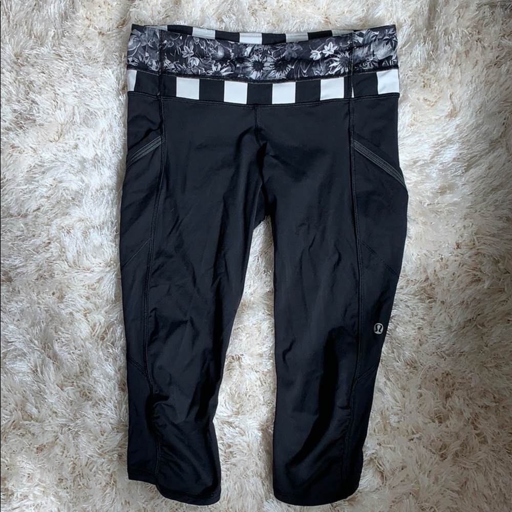 Lululemon: Black knee crop legging w/pockets